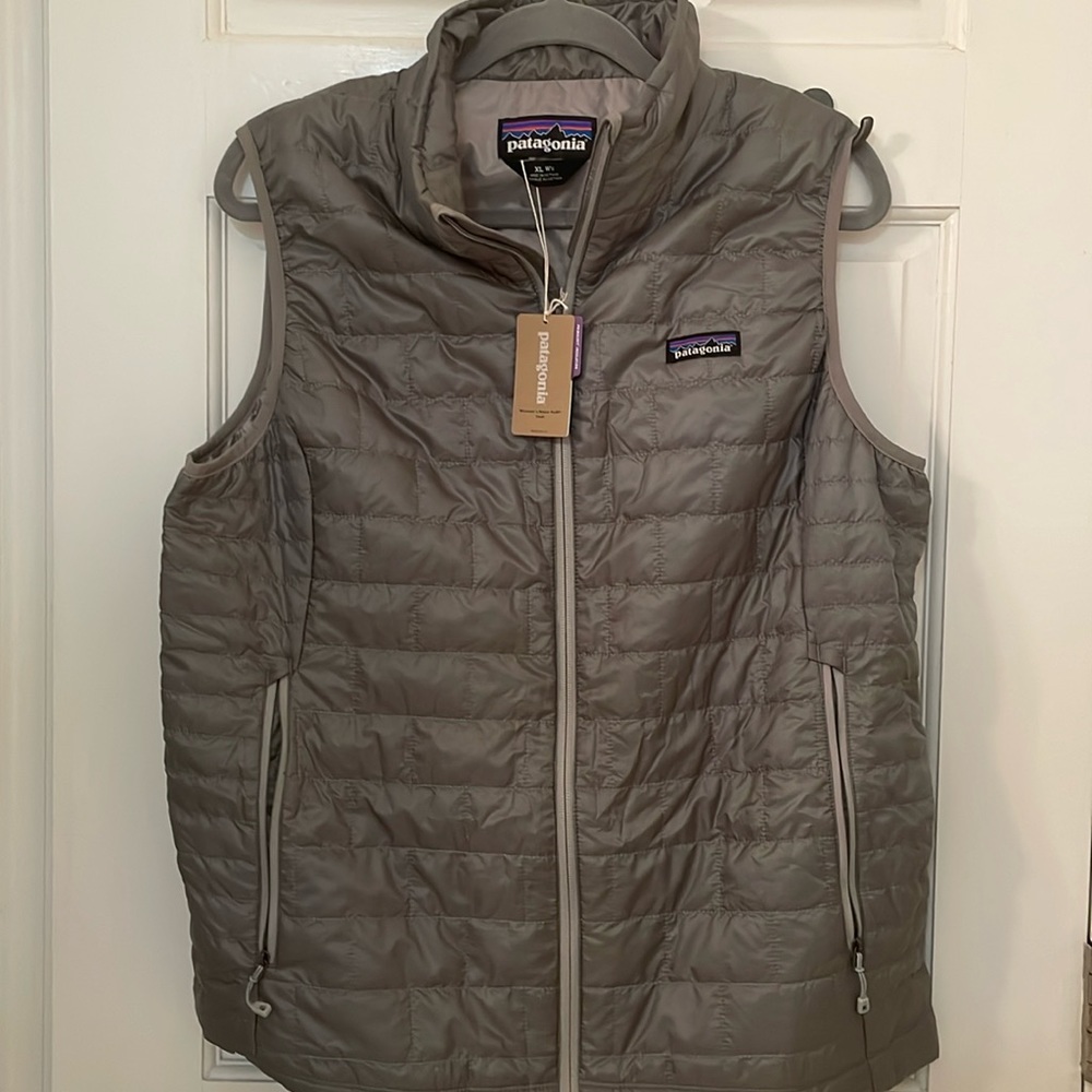 Brand New with tags Patagonia women’s Nano puff vest size XL